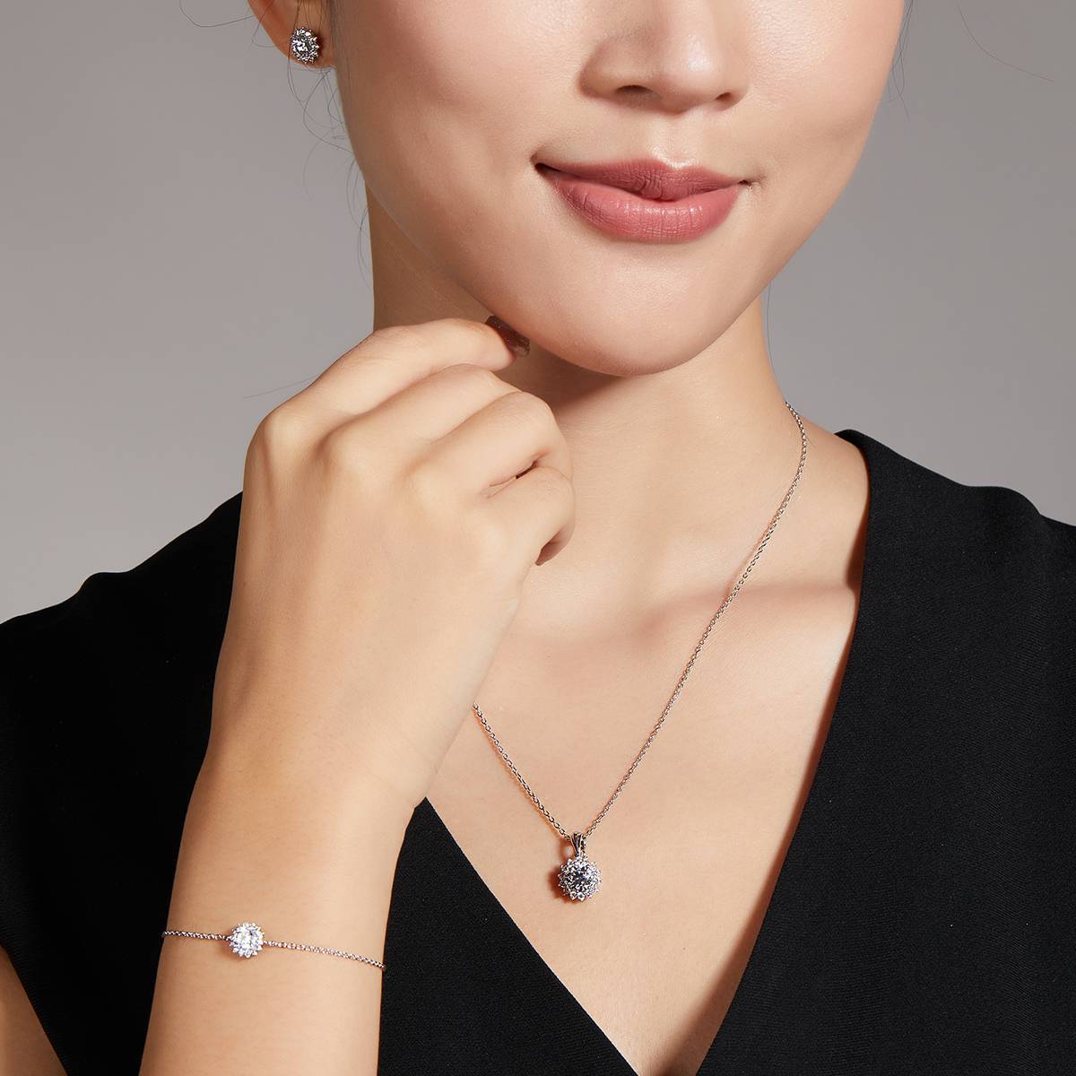 Sunflower S925 Silver Plated Platinum Moissanite Diamond Pendant Earnail Set
